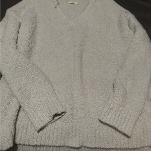UGG Gray V-Neck Sweater Cozy Knit Design